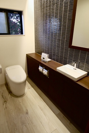 ユニットトイレがホテル顔負けのお洒落なトイレに ビフォーアフター｜福岡市西区室見が丘Ｙ様邸