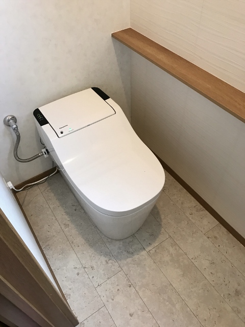 トイレの床にWPBリフォームフロアーを張る ビフォーアフター｜福岡市早良区飯倉Ｉ様邸