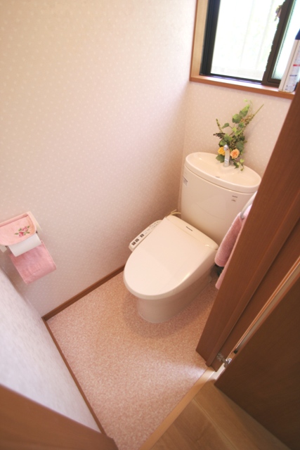 紳士用・婦人用トイレを２つの洋式トイレへ　ビフォーアフター｜福岡市早良区重留 T様邸