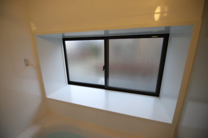 【戸建て】低い出窓のあるお風呂のリフォーム｜春日市昇町Ｎ様邸