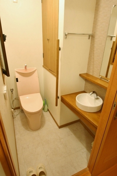 トイレの床壁の内装＆手洗い器のリフォーム ビフォーアフター｜糸島市志摩稲葉Ｎ様邸
