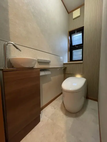 お洒落なタンクレス＋手洗い器へリフォーム